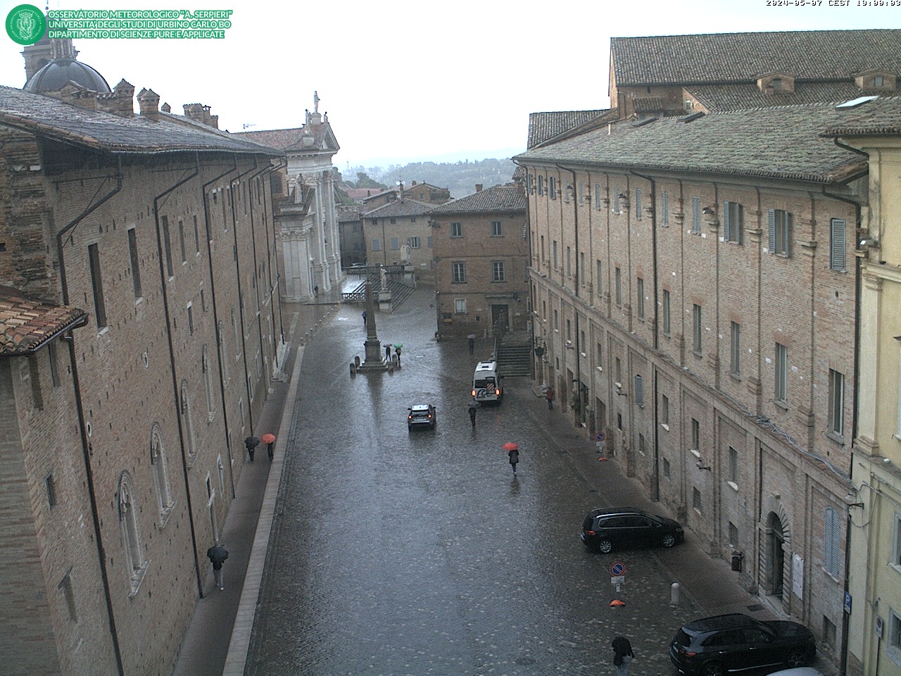 Webcam Urbino, Piazza Rinascimento - Oss. Meteorologico Alessandro Serpieri - Università degli Studi di Urbino